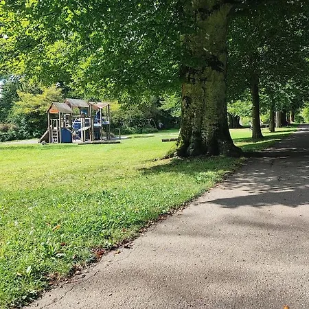 Holiday home -stadthaus Ida- Mit Grosser Dachterasse, Am Schlosspark, Luftkurort Kisslegg, Boxspringbetten, Kaffeevollautomat, Smarttv, Familienfreundlich, Grosszuegig, Zentral