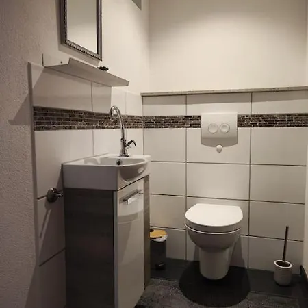 Holiday home -stadthaus Ida- Mit Grosser Dachterasse, Am Schlosspark, Luftkurort Kisslegg, Boxspringbetten, Kaffeevollautomat, Smarttv, Familienfreundlich, Grosszuegig, Zentral *