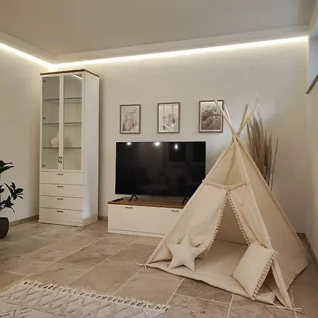 Holiday home -stadthaus Ida- Mit Grosser Dachterasse, Am Schlosspark, Luftkurort Kisslegg, Boxspringbetten, Kaffeevollautomat, Smarttv, Familienfreundlich, Grosszuegig, Zentral *