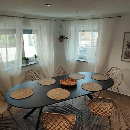 -stadthaus Ida- Mit Grosser Dachterasse, Am Schlosspark, Luftkurort Kisslegg, Boxspringbetten, Kaffeevollautomat, Smarttv, Familienfreundlich, Grosszuegig, Zentral *