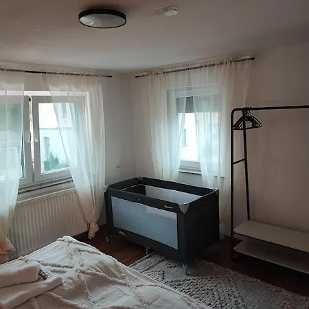 Holiday home -stadthaus Ida- Mit Grosser Dachterasse, Am Schlosspark, Luftkurort Kisslegg, Boxspringbetten, Kaffeevollautomat, Smarttv, Familienfreundlich, Grosszuegig, Zentral *