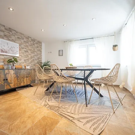 -stadthaus Ida- Mit Grosser Dachterasse, Am Schlosspark, Luftkurort Kisslegg, Boxspringbetten, Kaffeevollautomat, Smarttv, Familienfreundlich, Grosszuegig, Zentral Holiday home