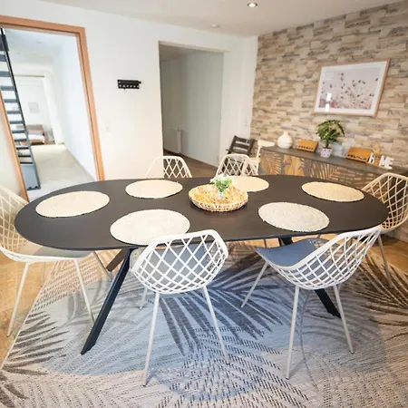 Tatil Evi -stadthaus Ida- Mit Grosser Dachterasse, Am Schlosspark, Luftkurort Kisslegg, Boxspringbetten, Kaffeevollautomat, Smarttv, Familienfreundlich, Grosszuegig, Zentral