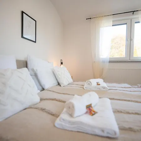 Tatil Evi -stadthaus Ida- Mit Grosser Dachterasse, Am Schlosspark, Luftkurort Kisslegg, Boxspringbetten, Kaffeevollautomat, Smarttv, Familienfreundlich, Grosszuegig, Zentral Kißlegg