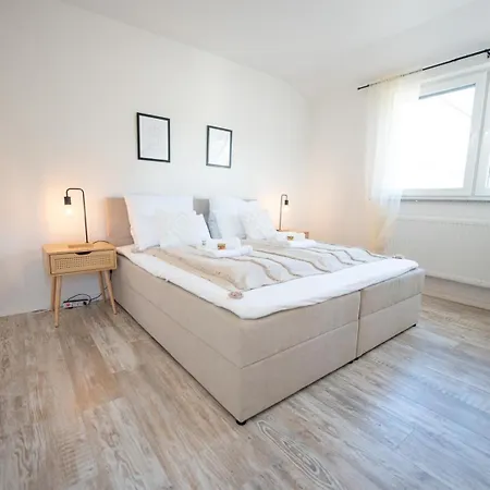 Tatil Evi -stadthaus Ida- Mit Grosser Dachterasse, Am Schlosspark, Luftkurort Kisslegg, Boxspringbetten, Kaffeevollautomat, Smarttv, Familienfreundlich, Grosszuegig, Zentral *