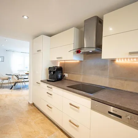 -stadthaus Ida- Mit Grosser Dachterasse, Am Schlosspark, Luftkurort Kisslegg, Boxspringbetten, Kaffeevollautomat, Smarttv, Familienfreundlich, Grosszuegig, Zentral Kißlegg