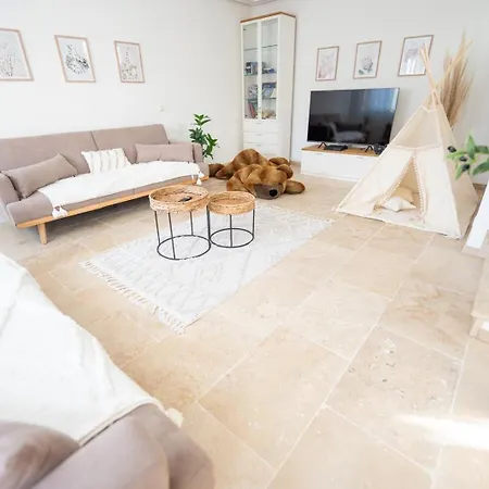 -stadthaus Ida- Mit Grosser Dachterasse, Am Schlosspark, Luftkurort Kisslegg, Boxspringbetten, Kaffeevollautomat, Smarttv, Familienfreundlich, Grosszuegig, Zentral Tatil Evi