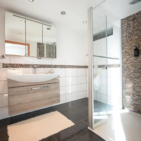 -stadthaus Ida- Mit Grosser Dachterasse, Am Schlosspark, Luftkurort Kisslegg, Boxspringbetten, Kaffeevollautomat, Smarttv, Familienfreundlich, Grosszuegig, Zentral *