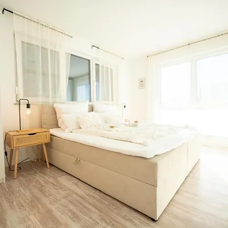 -stadthaus Ida- Mit Grosser Dachterasse, Am Schlosspark, Luftkurort Kisslegg, Boxspringbetten, Kaffeevollautomat, Smarttv, Familienfreundlich, Grosszuegig, Zentral