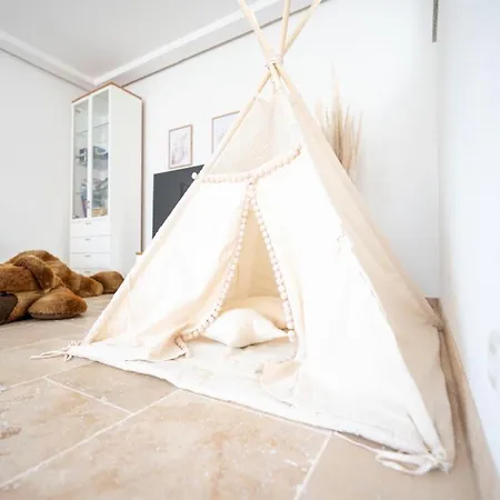 -stadthaus Ida- Mit Grosser Dachterasse, Am Schlosspark, Luftkurort Kisslegg, Boxspringbetten, Kaffeevollautomat, Smarttv, Familienfreundlich, Grosszuegig, Zentral *